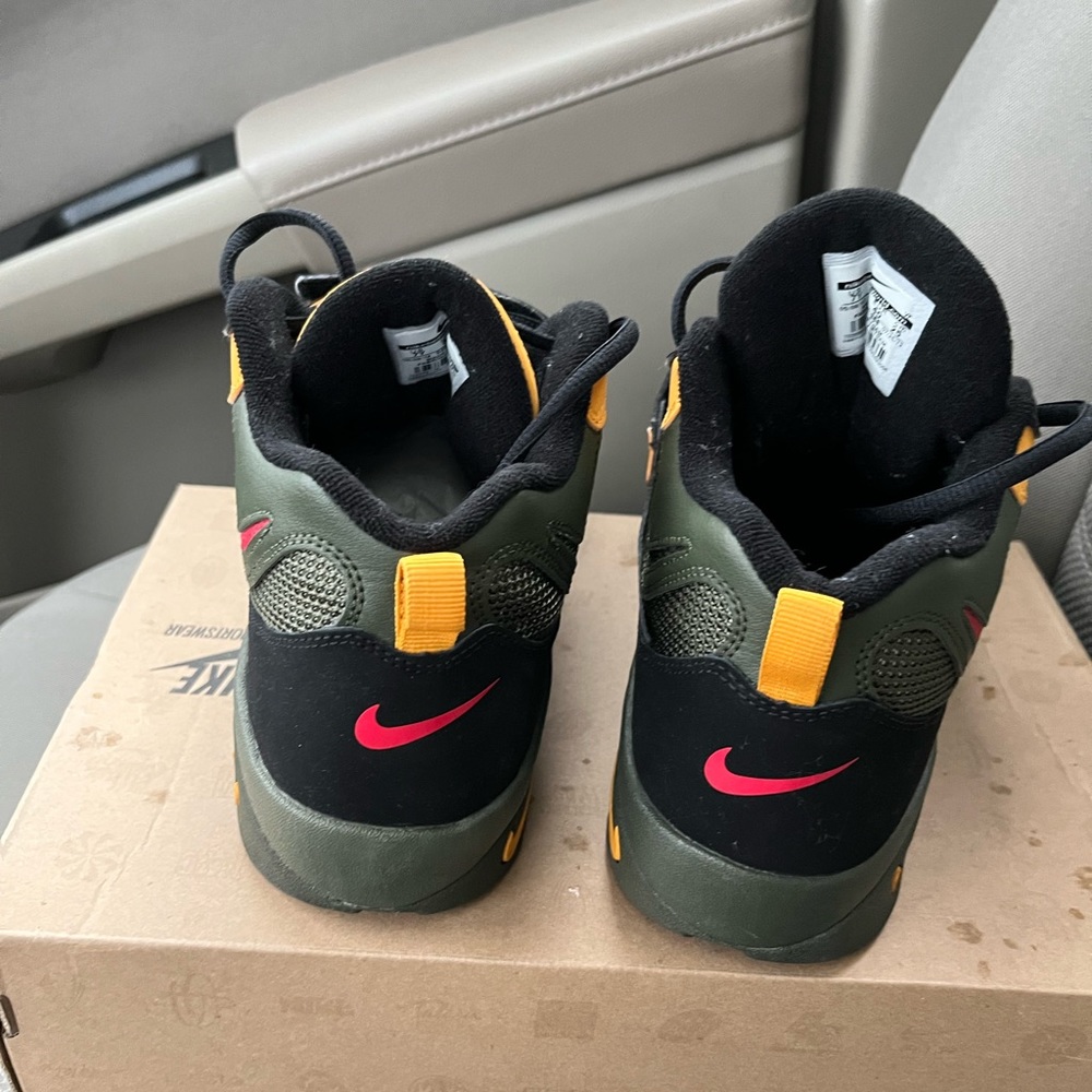 Sneaker - Picture 3 of 4